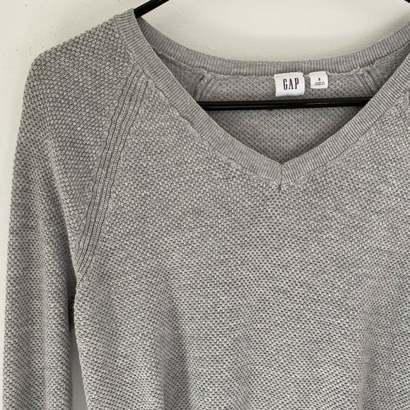 Gap basic grey sweater - Picture 2 of 3